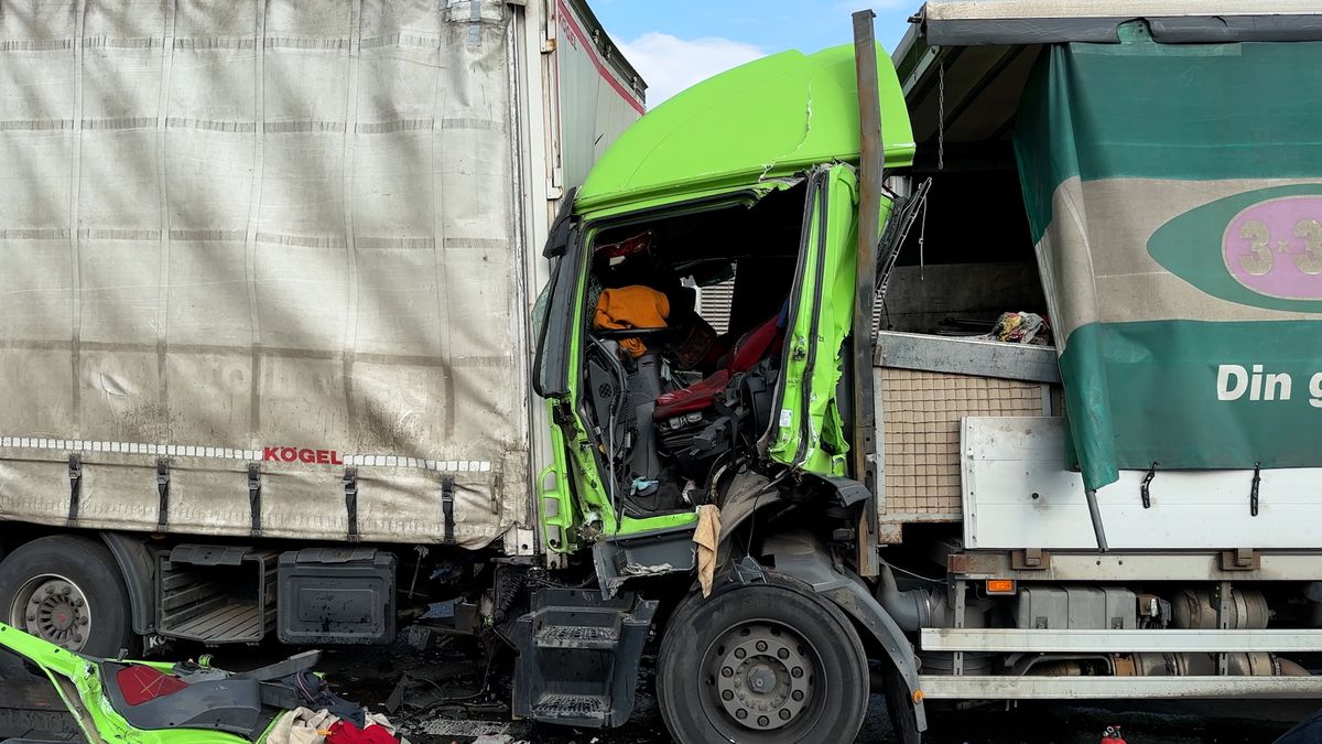 Pražský okruh zavřela hromadná nehoda nákladních aut